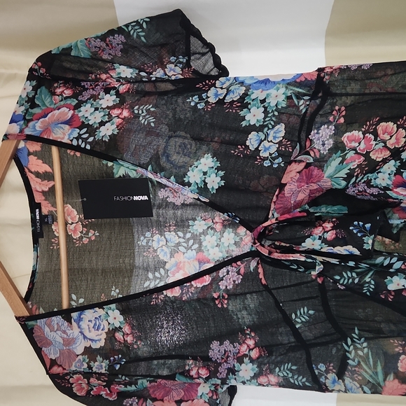 Top - Picture 2 of 3